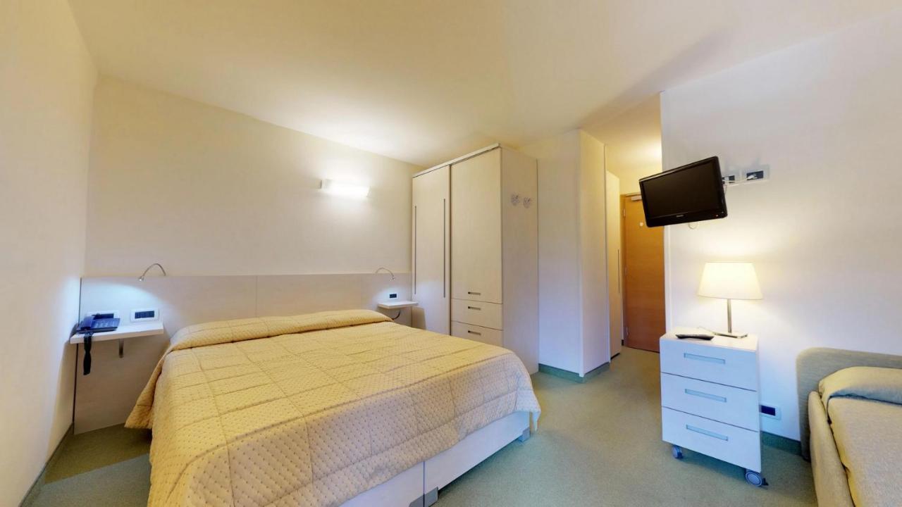 פולגרידה Hotel Alaska מראה חיצוני תמונה