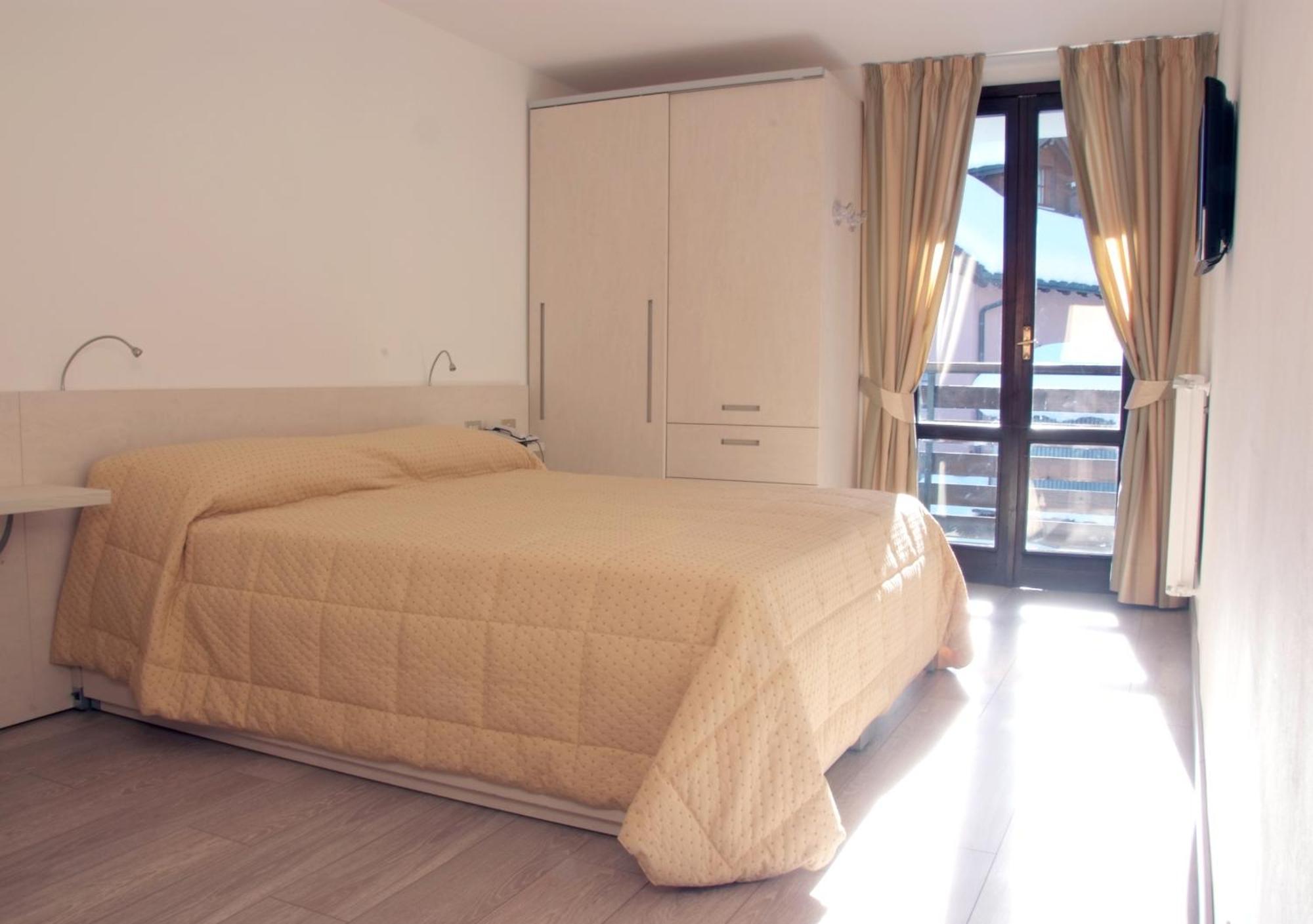 פולגרידה Hotel Alaska מראה חיצוני תמונה